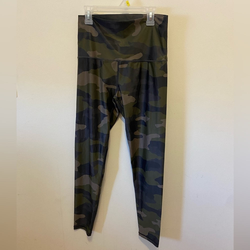 Aerie OFFLINE camo 7/8 length high rise leggings size large